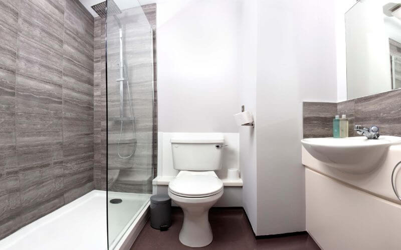 Yarnfield park ensuite bathroom